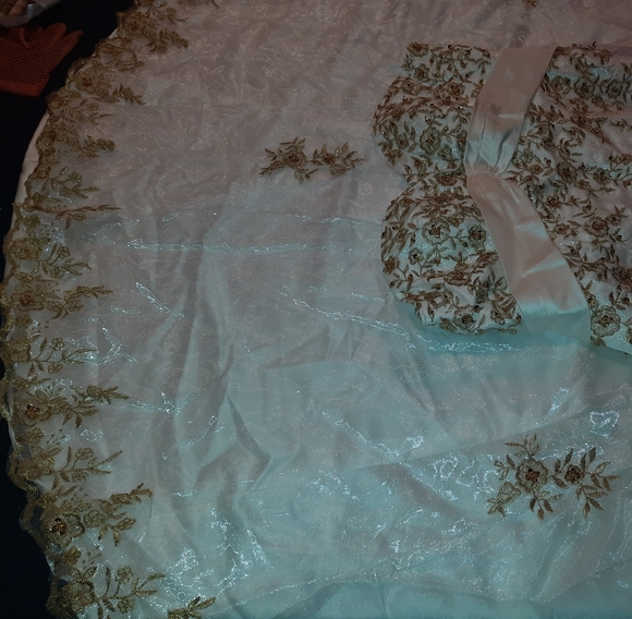 Wedding dress - Picture 3 of 3